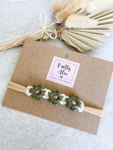 Load image into Gallery viewer, &quot;Daisy Chain&quot; Macrame Bow - Olive
